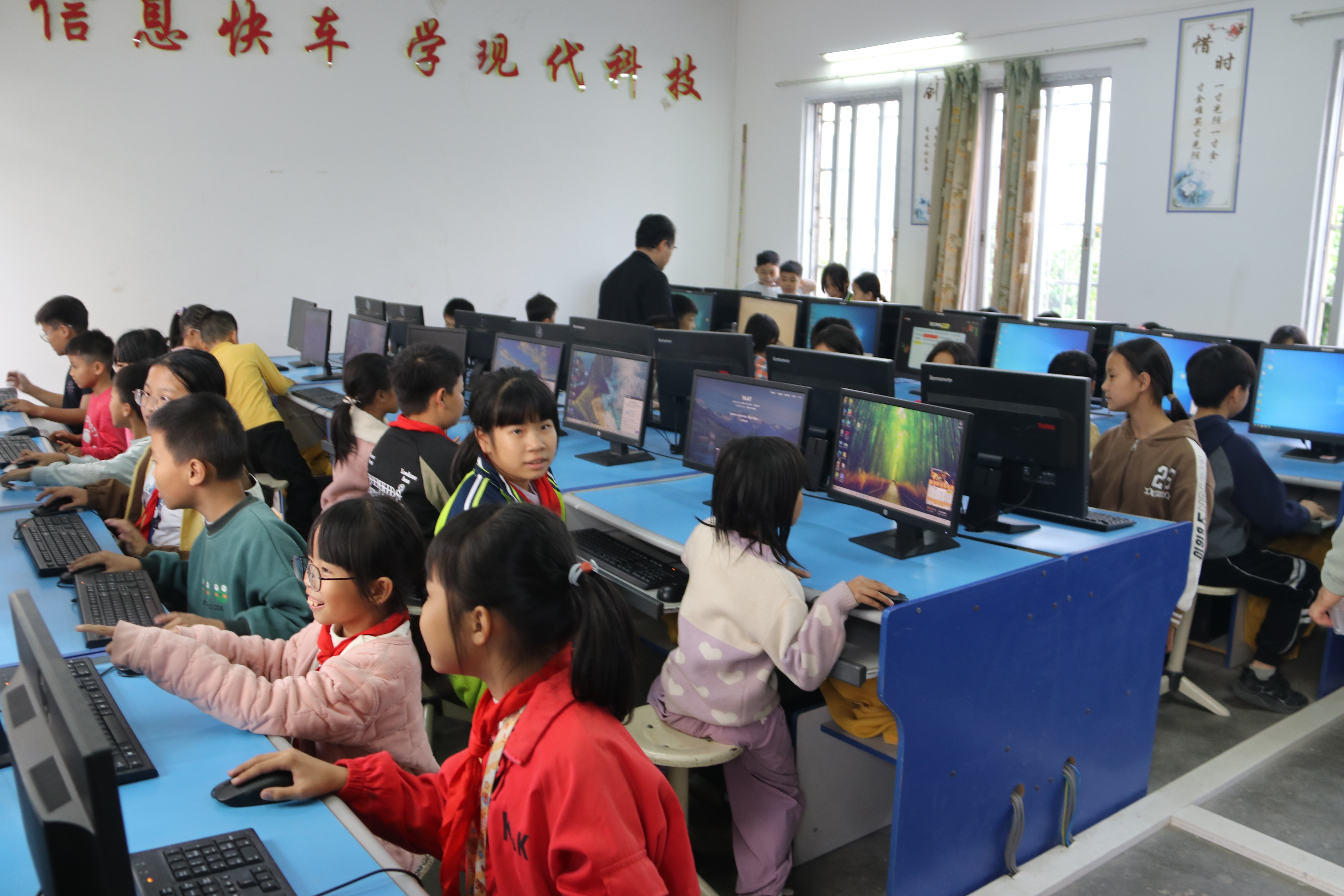 第二百二十六期“绿色爱心电脑教室”标准电脑21套（深圳市智微智能科技股份有限公司 ）