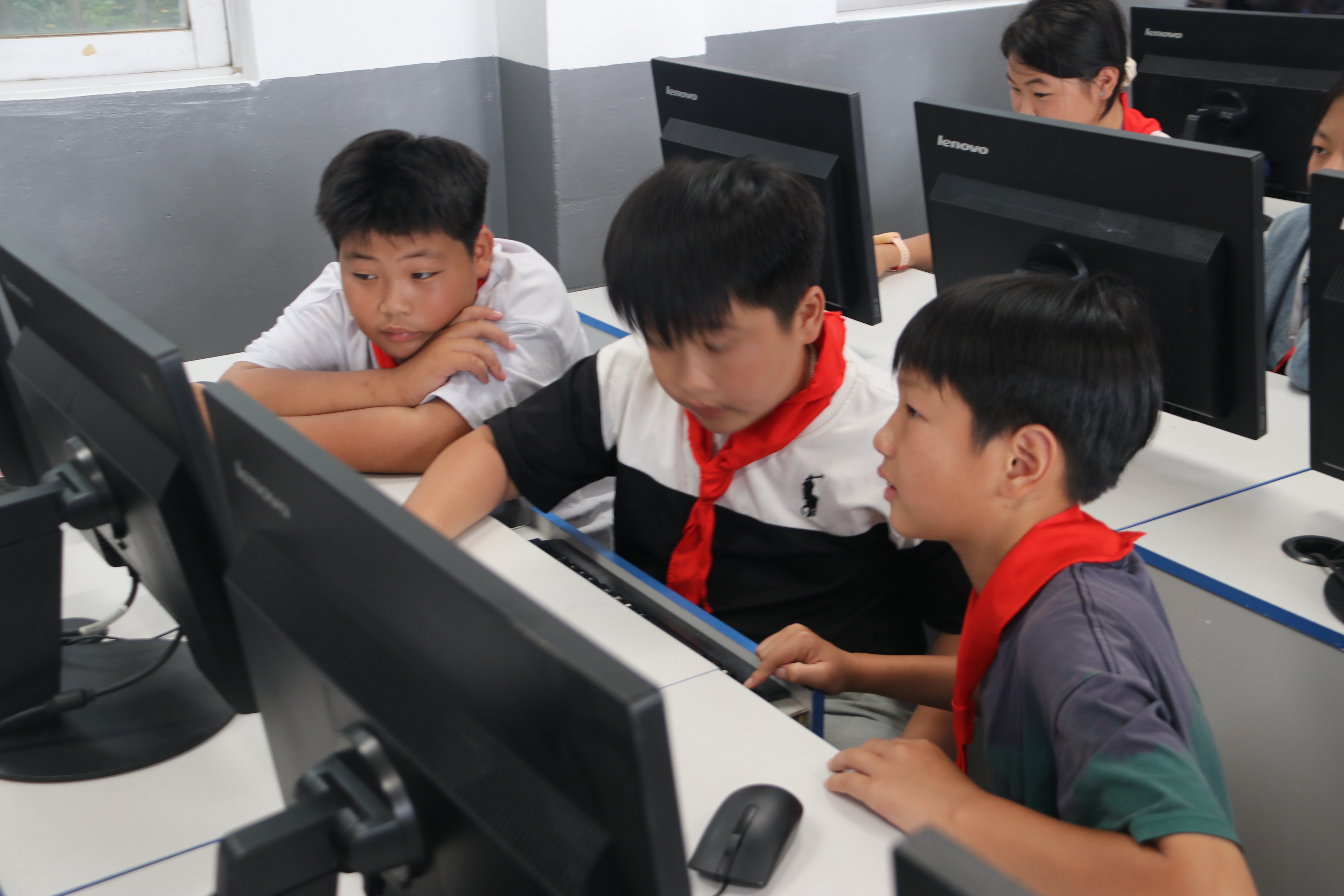 第二百六十至二百六十一期“绿色爱心电脑教室”标准电脑41套(广东培正学院 )